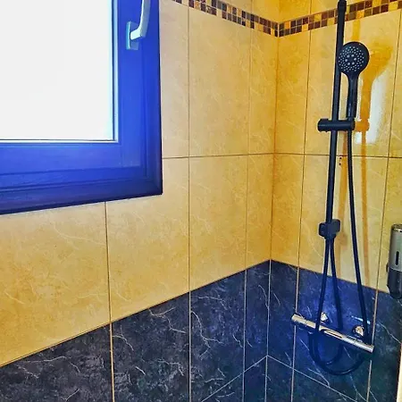 بيت للعطل Stone House, *
